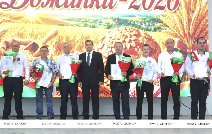В Мостах на районных Дожинках-2026 чествовали передовиков жатвы