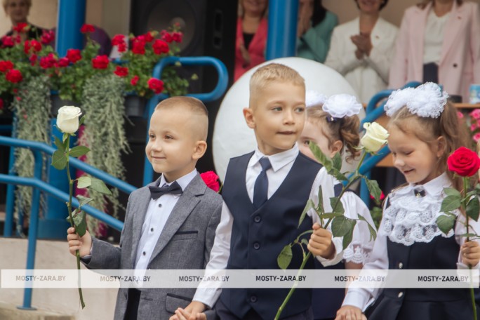 Летящей походкой пошли они в школу: как в СШ №2 г. Мосты встретили первоклассников
