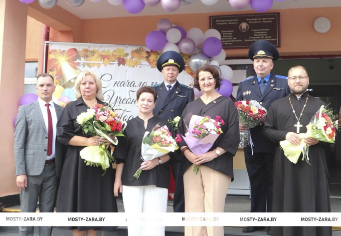 Гимназия к новому учебному году готова!  Торжественная линейка прошла   в гимназии № 1 имени Д. И. Волковича г. Мосты