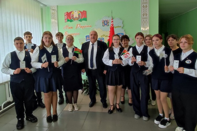 «С днём рождения, БРСМ!»: как живет, трудится и созидает молодежь Лунненской средней школы