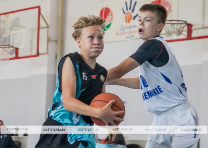 Триллер с рейтингом U13: разрыв между командами в финале первенства области по баскетболу в Мостах составил одно очко