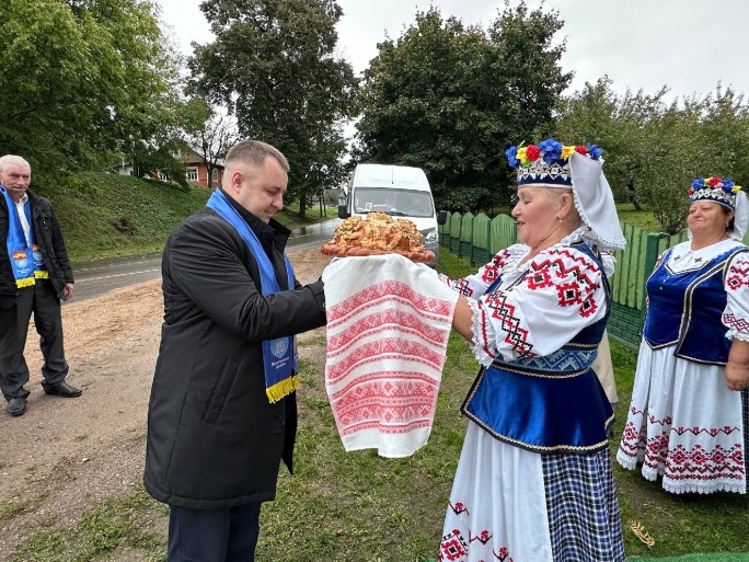 Гостеприимно встречали мостовчан на Кореличской земле (дополняется)