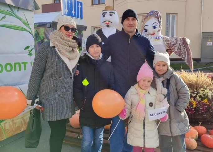 Пять «Я» семьи Борисевич из Мостов: на каких семейных традициях и ценностях строят жизнь многодетные супруги, сотрудники правоохранительных органов