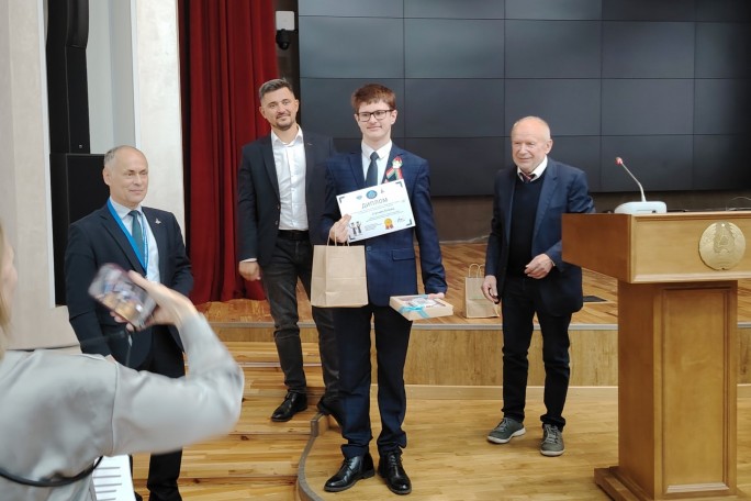Юный исследователь из Дубно покорил столичный форум ИИ