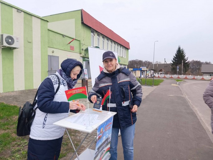 Мостовчане активно ставят подписи в поддержку выдвижения кандидатов в Президенты