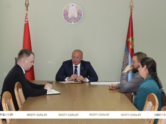 Председатель Мостовского райисполкома Андрей Санько провёл приём граждан