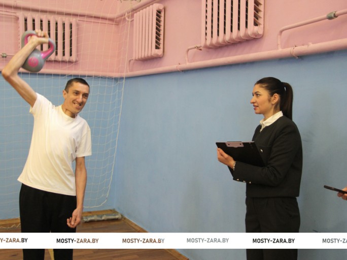 Мы тоже сильные и ловкие! В Мостах прошла межрегиональная спартакиада для людей с инвалидностью