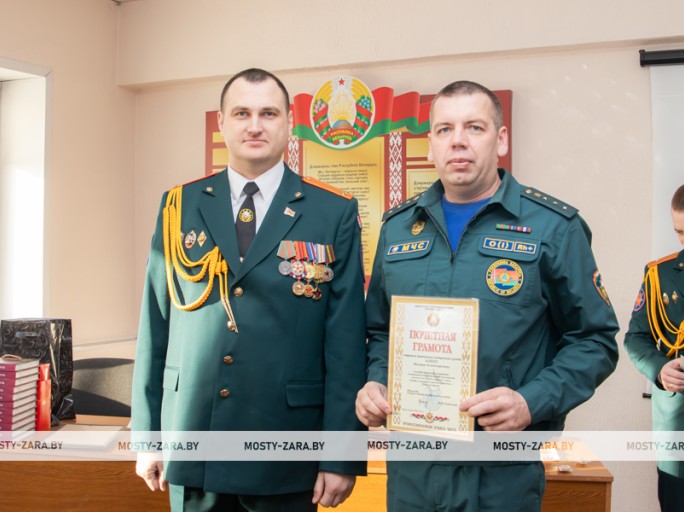Спасение ‒ их дело: в Мостовском РОЧС отпраздновали День спасателя и наградили лучших работников отдела
