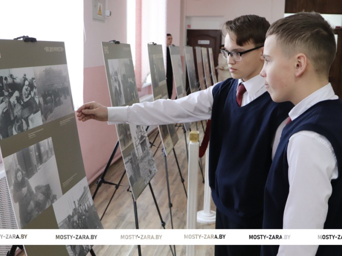 900 дней мужества: в СШ №2 г. Мосты открылась выставка, посвящённая 82-годовщине снятия блокады Ленинграда