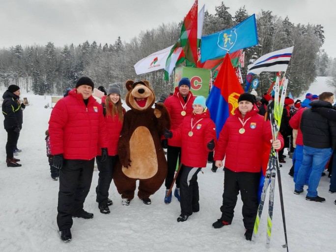 Лыжня зовёт! В соревнованиях по лыжным гонкам «Принеманская лыжня» поучаствовали и мостовчане вместе с главой района