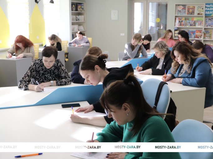 Гучыць роднае слова. Мастаўчане далучыліся да рэспубліканскай дыктоўкі, прысвечанай Міжнароднаму дню роднай мовы