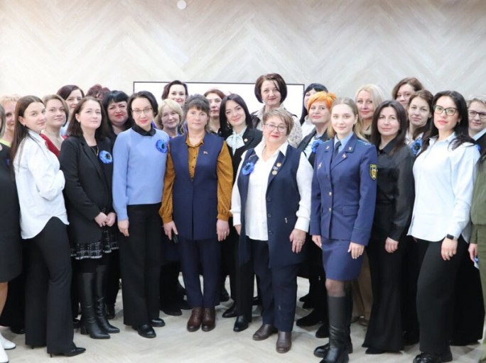 Нежность матери, твёрдость защитницы, вдохновение созидательницы – в Мостах дали старт Году белорусской женщины