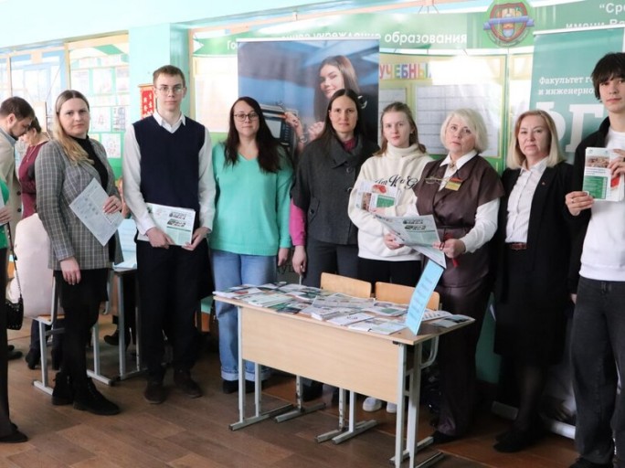 Выбор профессии – выбор будущего. В Мостах прошла ярмарка целевой подготовки для выпускников школ