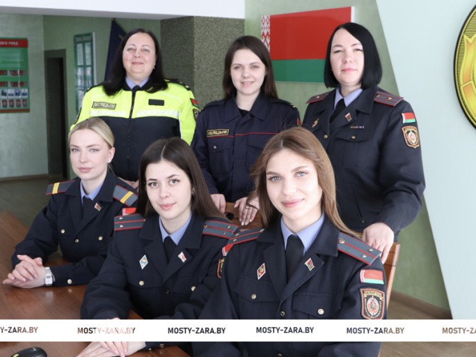 Нежность и обаяние в сочетании с сильным характером – женское лицо Мостовского РОВД