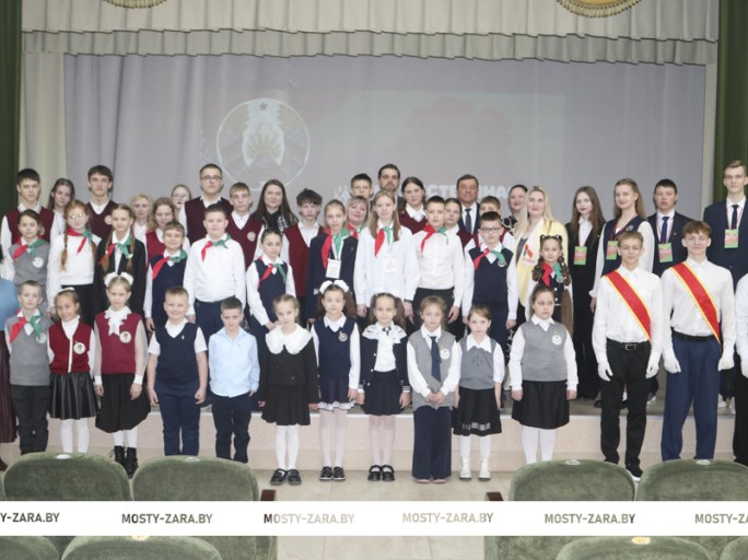 Сегодня в Мостах единомышленников стало больше – в ряды общественных объединений приняли новых членов