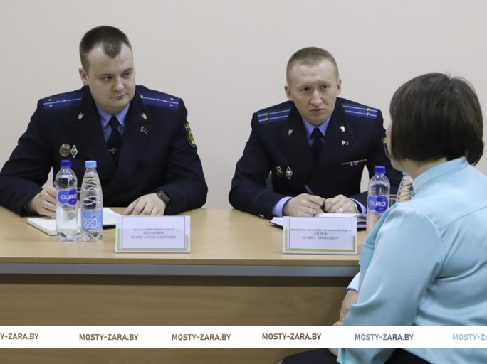 Заместитель прокурора Гродненской области Павел Силюк провёл приём граждан в Мостовском районе