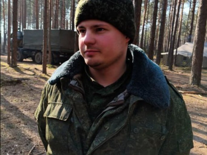 Как ответственный секретарь мостовской районной газеты 'Зара над Нёманам' проходит военные сборы