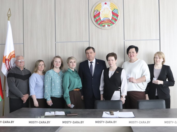 Созидать, творить – ради будущего Беларуси! Ряды Мостовского отделения партии «Белая Русь» пополнились новыми активистами