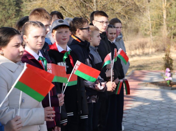 Код нашей памяти: на Мостовщине почтили память жертв Хатынской трагедии и сожжённых деревень