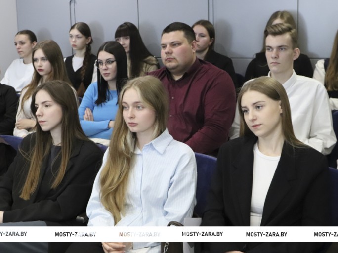 Память без срока давности: молодёжь Мостовщины вспоминала узников фашистских концлагерей и говорила о сохранении исторической памяти