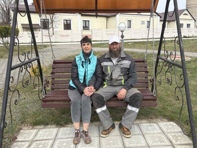 Любовь, доверие и собственный пример являются жизненными приоритетами супругов Владимира и Виктории Яровых из Мостов