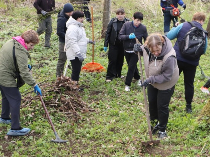 Праздник чистоты и порядка. Свой вклад в наведение порядка на родной земле во время субботника внесли трудовые коллективы Мостовщины