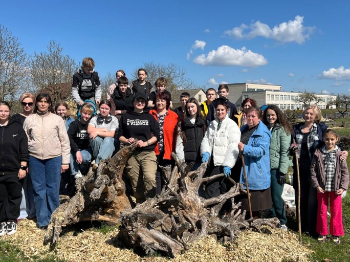 Сделаем Мостовщину краше: жители агрогородка Мосты Правые, работники сельсовета, педагоги и школьники дружно вышли на республиканский субботник