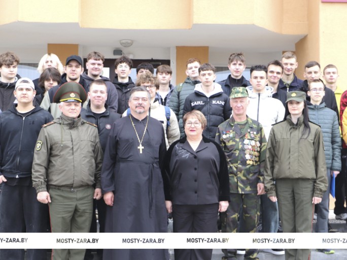 Армия – школа мужества. В Мостах прошло торжественное мероприятие, посвящённое Дню призывника