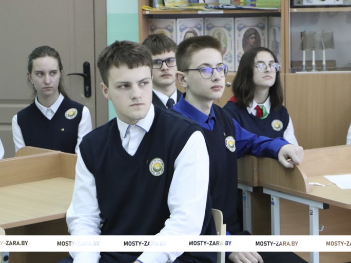 На ШАГе в Дубненской средней школе обсудили, благодаря чему и каких успехов достигла Беларусь, за какими перспективными технологиями будущее