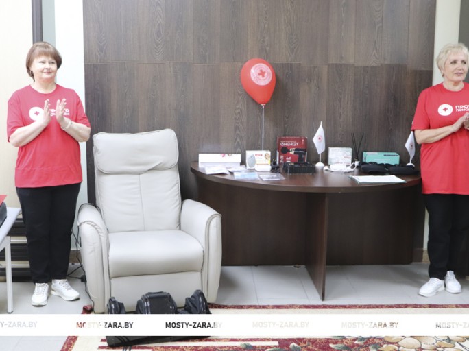 ПРОдолголетие: в Мостах открыли социальный сервис «Пункт здоровья» для граждан старшего поколения
