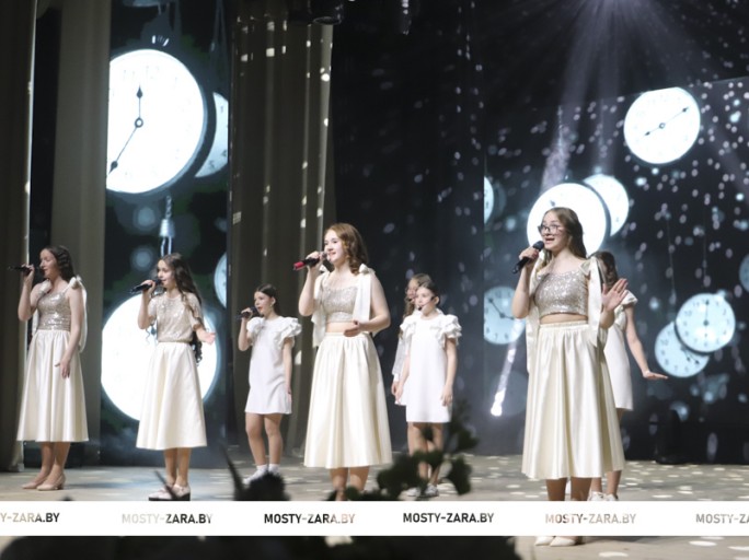 Наш край встречает Первомай! В Мостах состоялись торжественное собрание и праздничный концерт