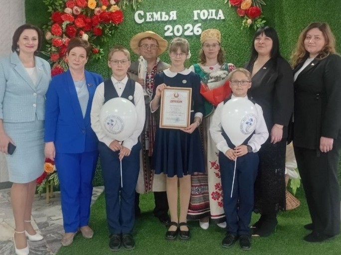 Семья – это целый мир, а мама – его сердце. Так считают многодетные семьи Сидор и Гончаревич из Мостовского района