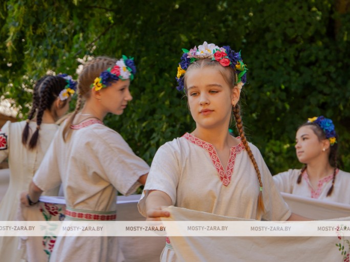 ФОТАФАКТ. Як у Гудзевічах зладзілі брэндавае мерапрыемства Мастоўшчыны - тэкстыльны фэст