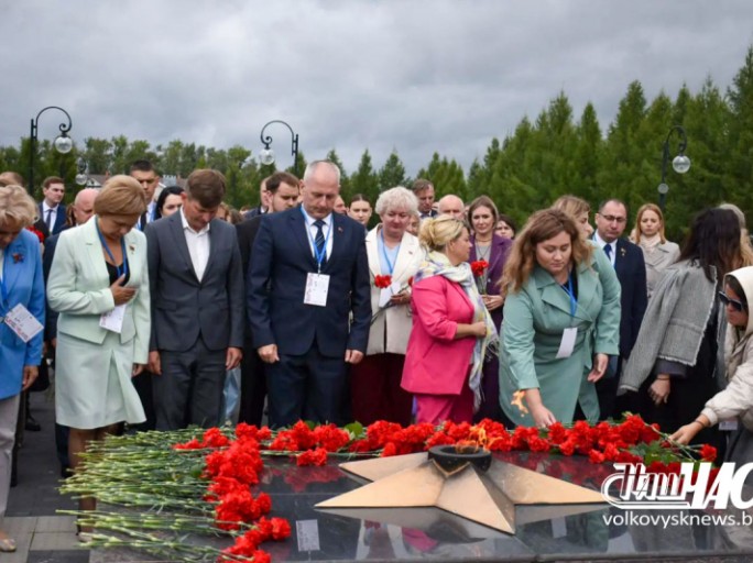 Фотофакт. Наш общий долг - хранить память. Делегация Гродненской области приняла участие в церемонии возложения цветов к Вечному огню в Парке Победы в селе Дивеево