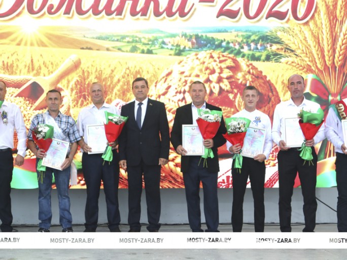 В Мостах на районных Дожинках-2026 чествовали передовиков жатвы