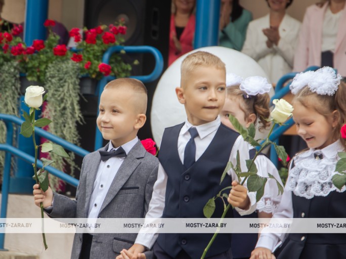 Летящей походкой пошли они в школу: как в СШ №2 г. Мосты встретили первоклассников