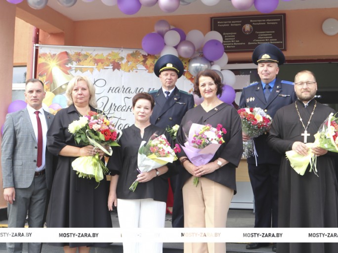 Гимназия к новому учебному году готова!  Торжественная линейка прошла   в гимназии № 1 имени Д. И. Волковича г. Мосты