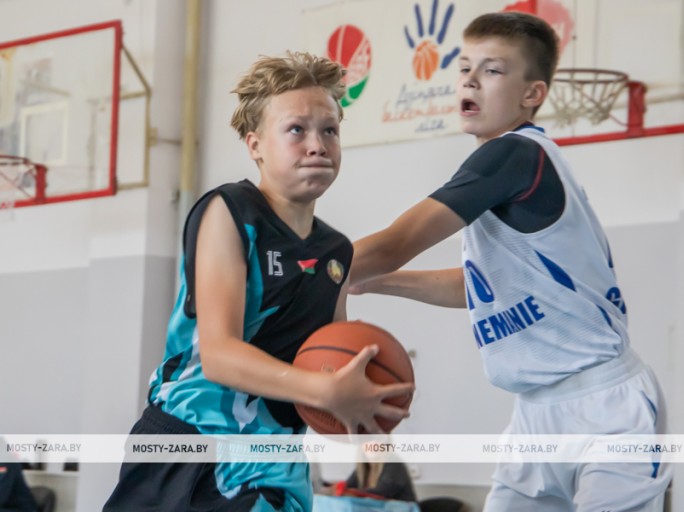 Триллер с рейтингом U13: разрыв между командами в финале первенства области по баскетболу в Мостах составил одно очко